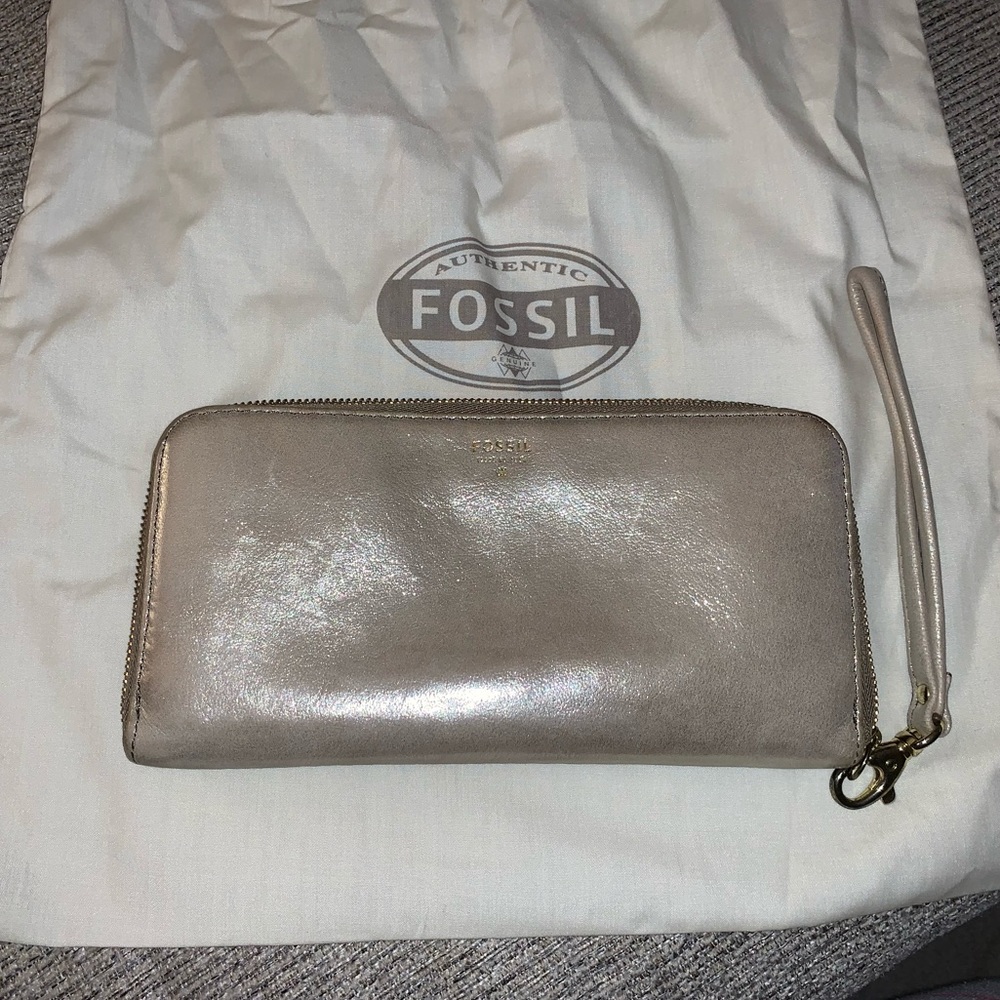 Fossil wallet/wristlet